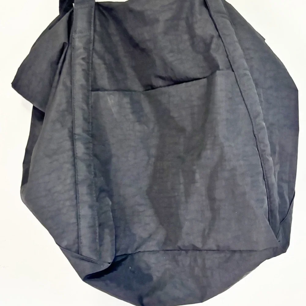 New BAGGU Women’s Black Recycled Nylon Travel Cloud Bag 12.75” X 13.75” X 8” - Picture 3 of 12